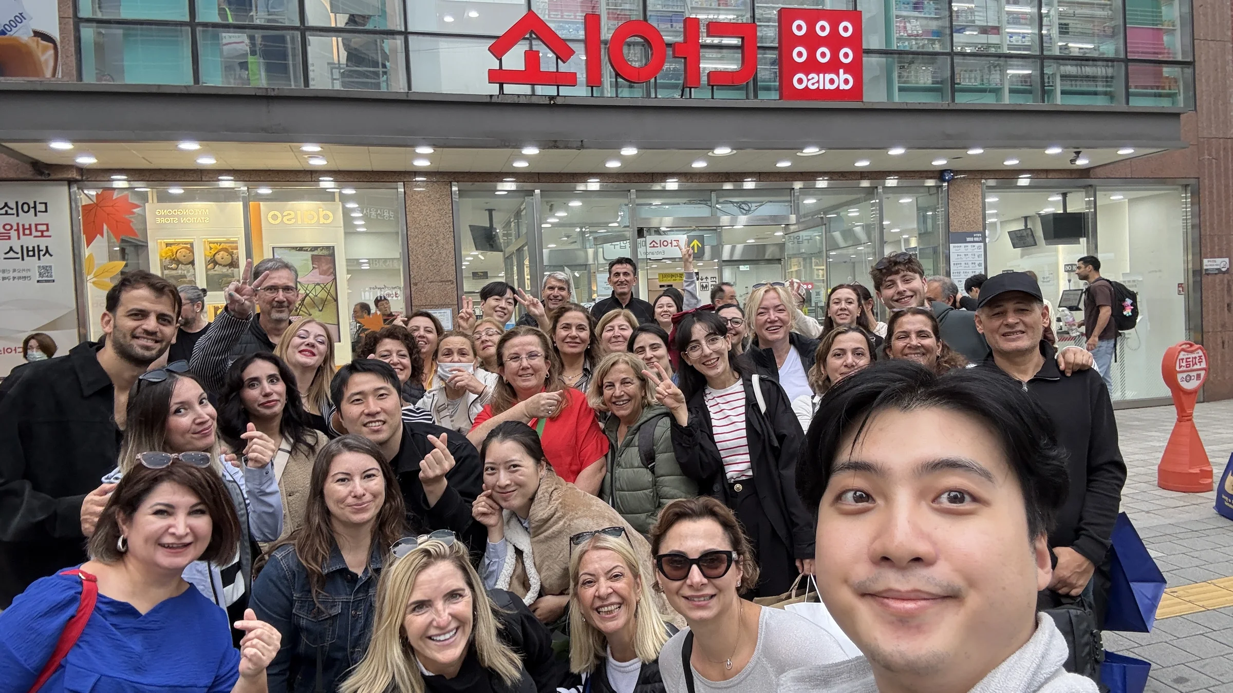 Mitra Atomy Partner Group bersama-sama saat berkunjung ke Korea